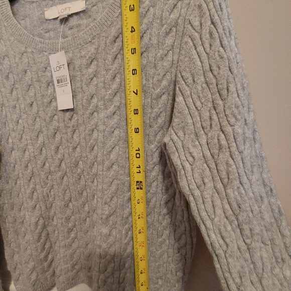 LOFT NWT Women's Light Gray Cable Knit Sweater. - Picture 6 of 6